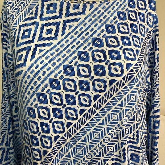 Ruby Rd. Size small blue geometric print top - Picture 2 of 8